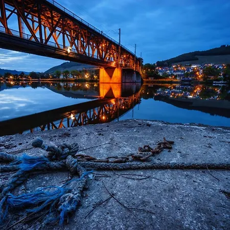 Haus Hanghuhn * بولاي