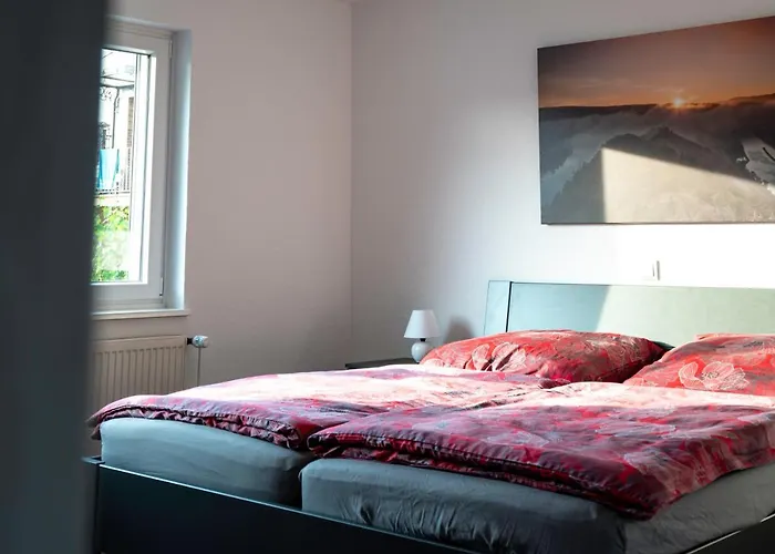 Haus Hanghuhn * بولاي