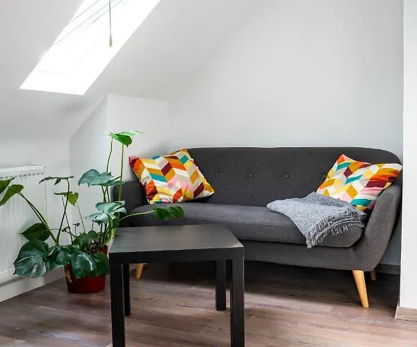 Haus Hanghuhn * بولاي